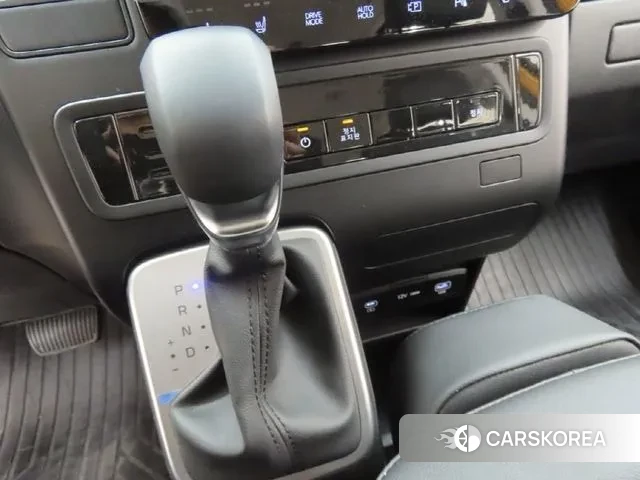 Hyundai Staria 2025 Желтый из Кореи, фото 4