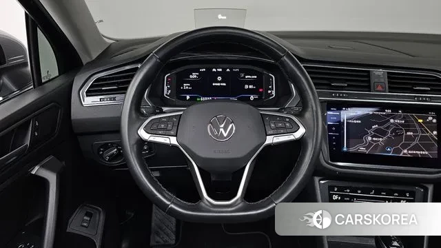 Volkswagen Tiguan Allspace 2023 Черный из Кореи, фото 4