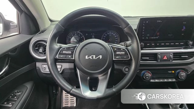 Kia The New K3 2nd generation 2023 Белый из Кореи, фото 4