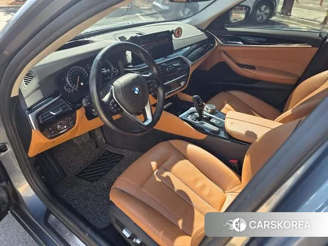 BMW 5 Series (G30) 2018 Серебристо-серый из Кореи, фото 4