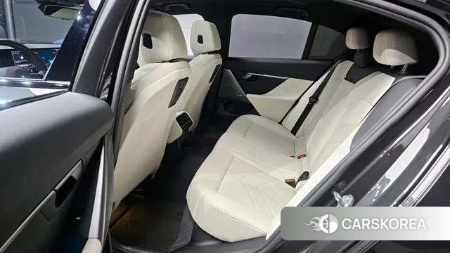 BMW 5 Series (G60) 2024 Серый из Кореи, фото 4