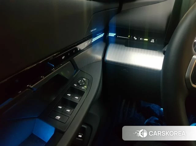 BMW 5 Series (G60) 2024 Светло-серебряный цвет из Кореи, фото 4