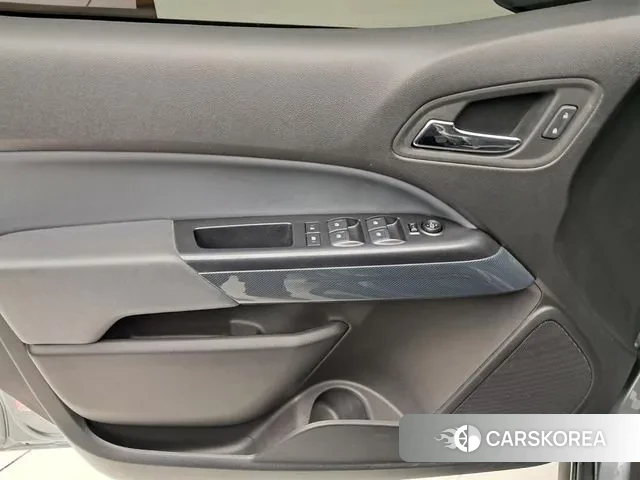 Chevrolet (GM Daewoo) Real New Colorado 2022 Серебристо-серый из Кореи, фото 4