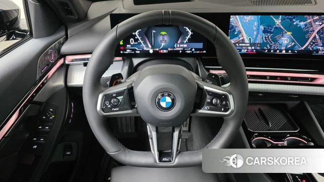 BMW 5 Series (G60) 2025 Черный из Кореи, фото 4