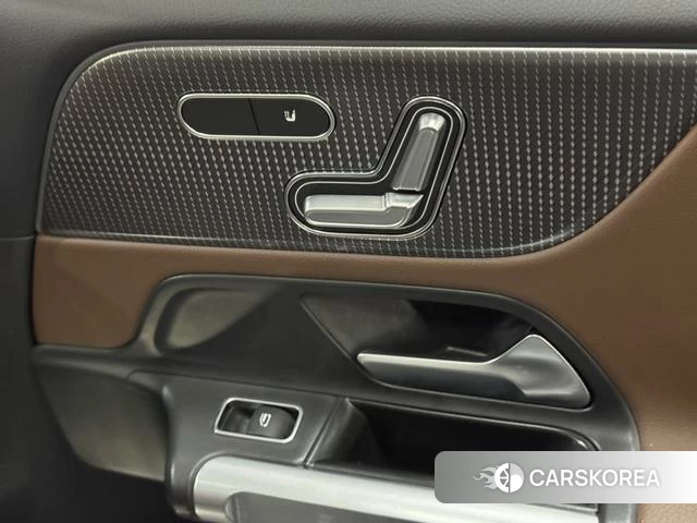 Mercedes-Benz GLB 2023 Черный из Китая, фото 4