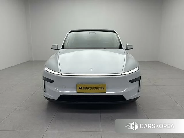 Tesla Model Y 2025 Белый из Китая, фото 4
