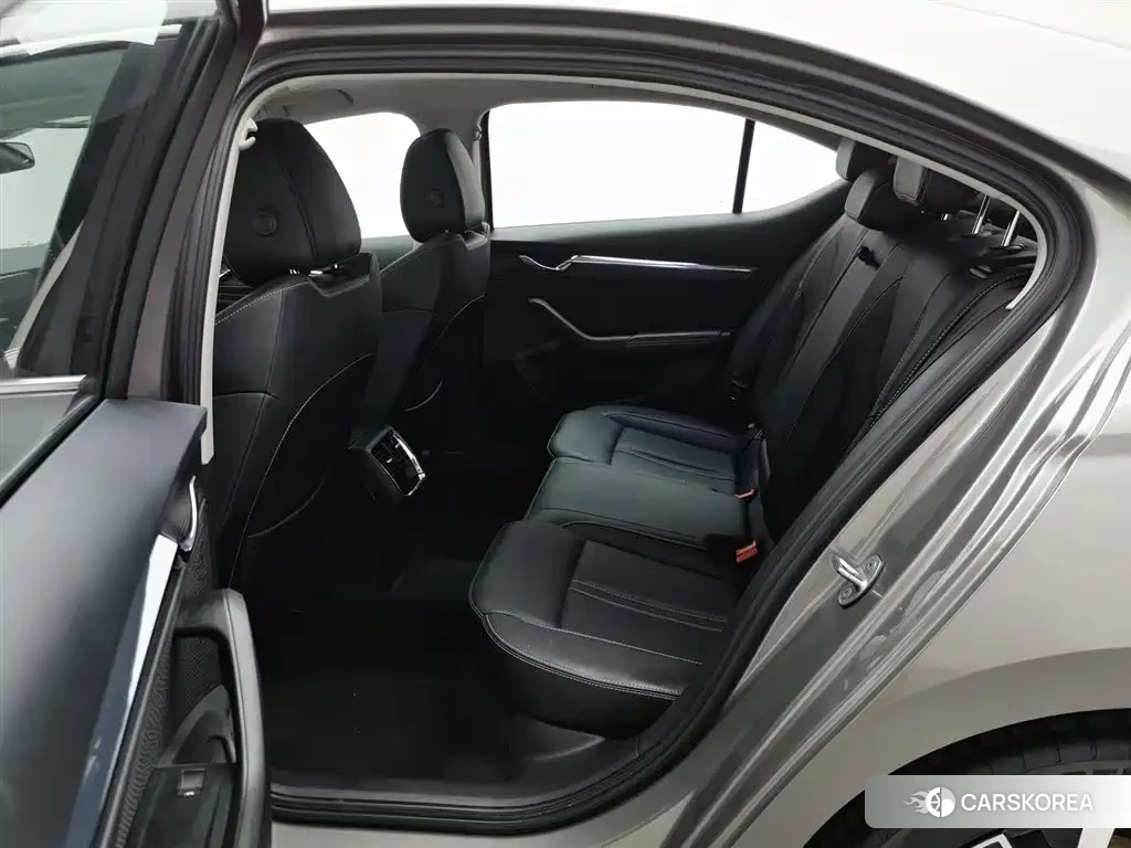 Skoda Octavia 2022 Silver/gray из Китая, фото 4