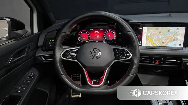 Volkswagen Golf 8th Generation 2024 Белый из Кореи, фото 4