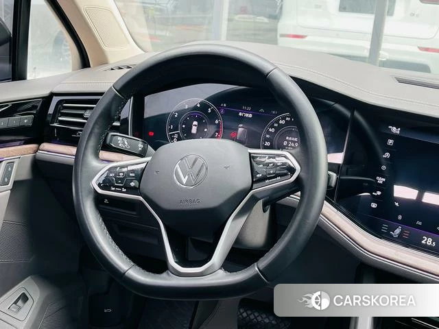 Volkswagen Touareg 2022 Черный из Китая, фото 4