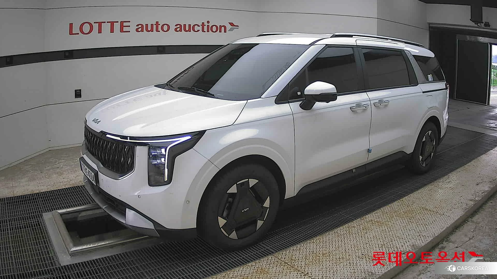 Kia Carnival Hybrid 2025 Snow White Pearl из Кореи, фото 4