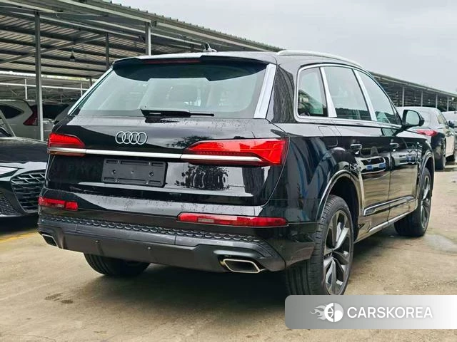 Audi Q7 2026 Черный из Китая, фото 4