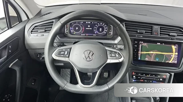 Volkswagen Tiguan second Generation 2022 Белый из Кореи, фото 4