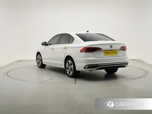 Volkswagen Bora 2022 Белый из Китая, фото 4