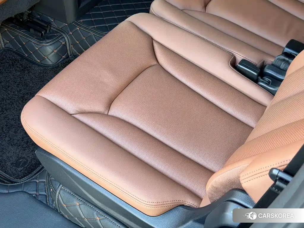 Audi Q7 2021 Черный из Китая, фото 4