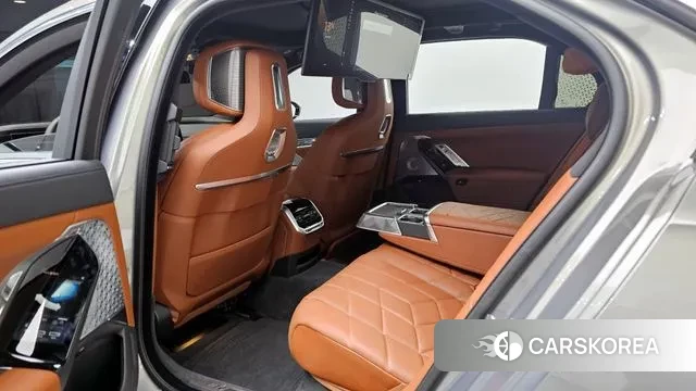 BMW 7 Series (G70) 2024 Серый из Кореи, фото 4