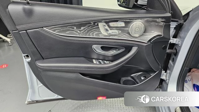 Mercedes-Benz E-Class W213 2022 Серебристо-серый из Кореи, фото 4