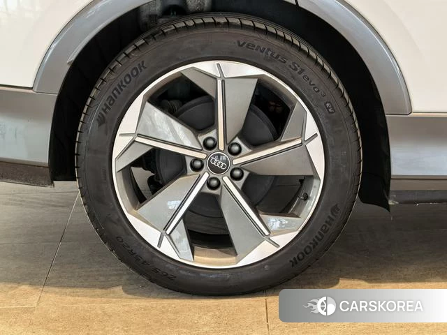 Audi Q5 e-tron 2023 Белый из Китая, фото 4