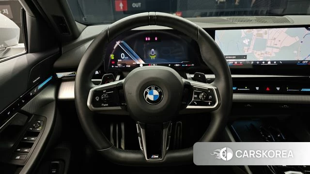 BMW 5 Series (G60) 2024 Серебристо-серый из Кореи, фото 4