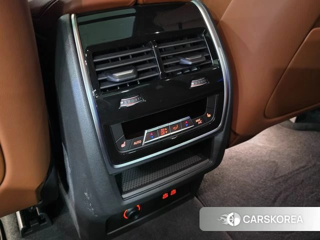 BMW X7 (G07) 2025 Черный из Кореи, фото 4