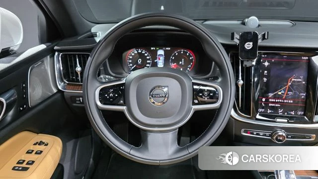 Volvo S60 3rd generation 2021 Белый из Кореи, фото 4