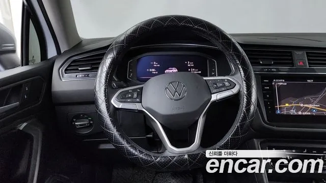 Volkswagen Tiguan Allspace 2023 Белый из Кореи, фото 4