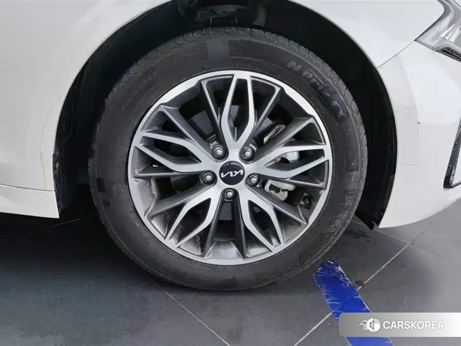 Kia K5 2024 Белый из Китая, фото 4