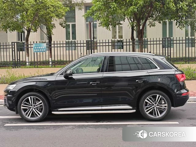 Audi Q5L 2021 Черный из Китая, фото 4