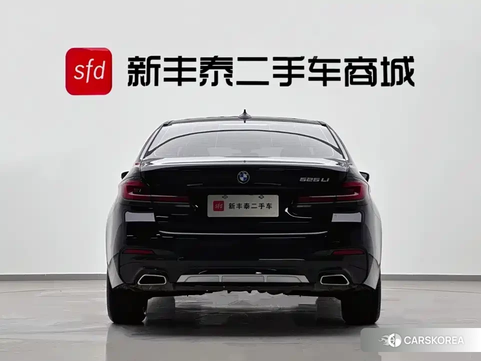 BMW 5 series 2022 Черный из Китая, фото 4