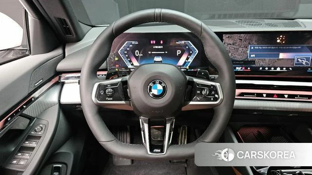 BMW 5 Series (G60) 2025 Белый из Кореи, фото 4