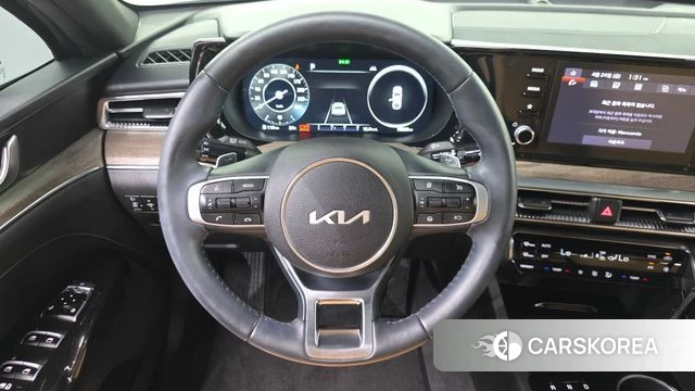 Kia K5 3rd generation 2023 Серебристо-серый из Кореи, фото 4