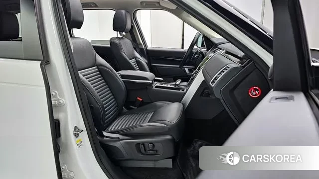 Land Rover Discovery 5 2022 Белый из Кореи, фото 4