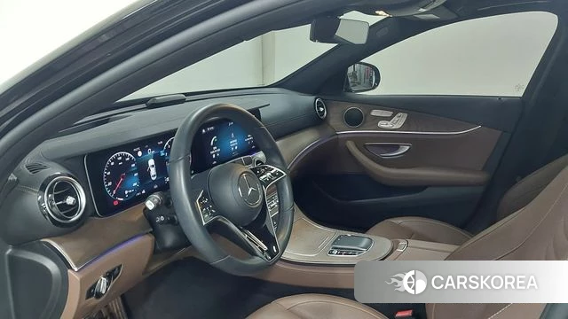 Mercedes-Benz E-Class W213 2023 Черный из Кореи, фото 4