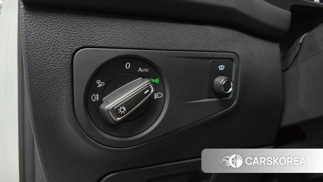 Volkswagen Tiguan Allspace 2023 Белый из Кореи, фото 4