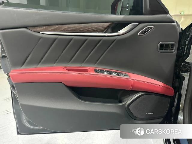 Maserati Ghibli 2023 Черный из Кореи, фото 4