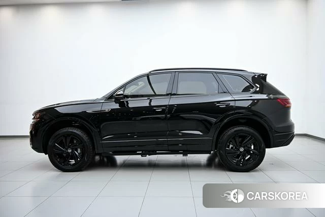 Volkswagen Touareg 2025 Черный из Китая, фото 4