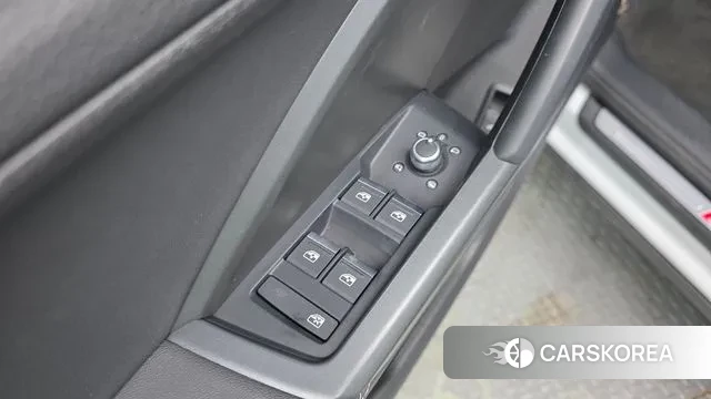 Audi Q3 (F3) 2023 Белый из Кореи, фото 4