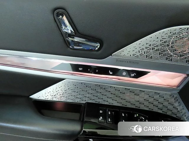 BMW i7 (G70) 2023 Цвет галактики из Кореи, фото 4