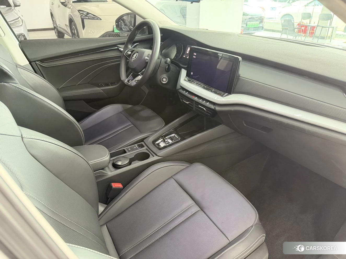 Skoda Octavia 2023 Белый из Китая, фото 4
