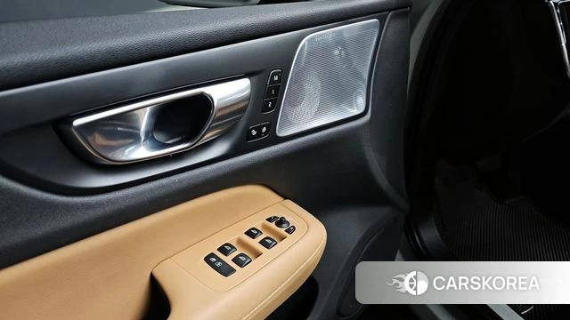 Volvo V60 Cross-Country 2nd Generation 2021 Серебряный из Кореи, фото 4