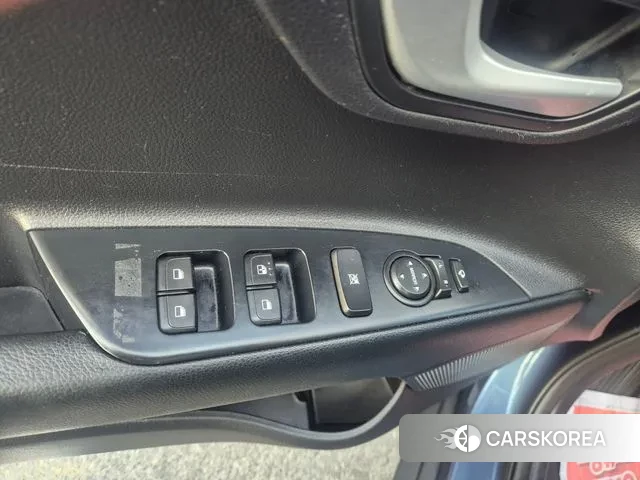 Kia Stonic 2018 Белый из Кореи, фото 4