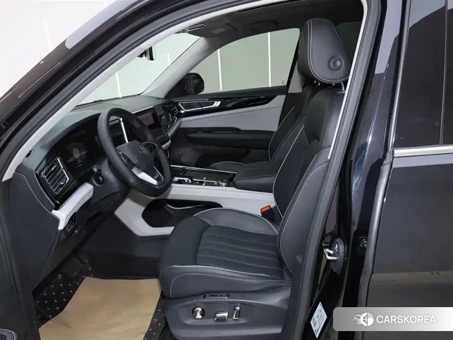 Volkswagen Touareg 2023 Черный из Китая, фото 4
