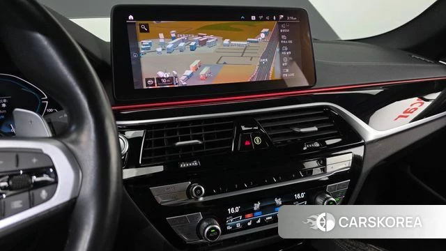 BMW 5 Series (G30) 2022 Серебристо-серый из Кореи, фото 4