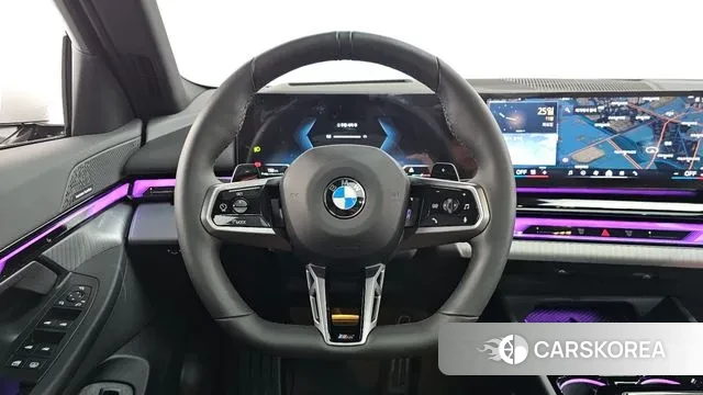 BMW 5 Series (G60) 2025 Белый из Кореи, фото 4