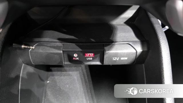 Kia Stonic 2018 Белый из Кореи, фото 4
