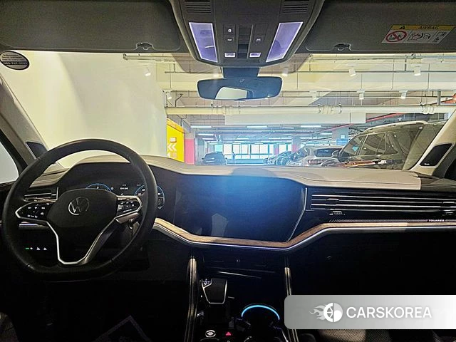 Volkswagen Touareg 3rd generation 2024 Белый из Кореи, фото 4