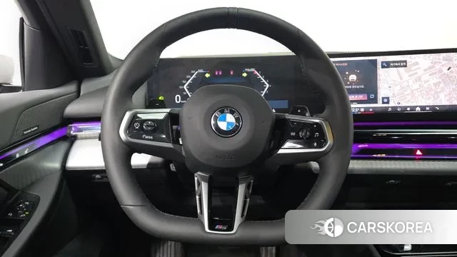 BMW 5 Series (G60) 2025 Белый из Кореи, фото 4