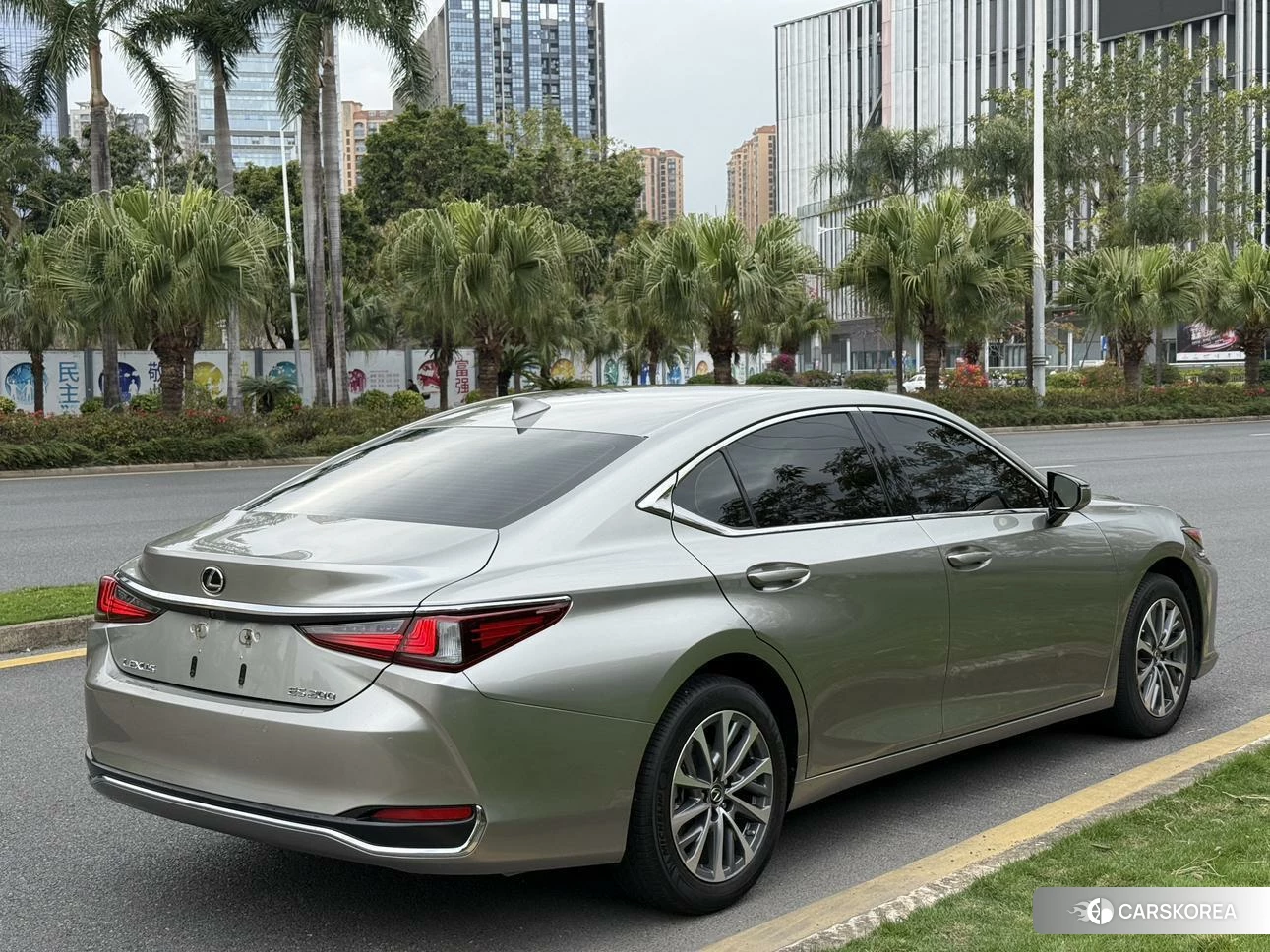 Lexus ES 2024 Серебристо-серый из Китая, фото 4