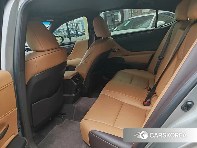 Lexus ES 2021 Серебристо-серый из Китая, фото 4