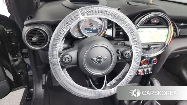 Mini Cooper Convertible 2019 Черный из Кореи, фото 4
