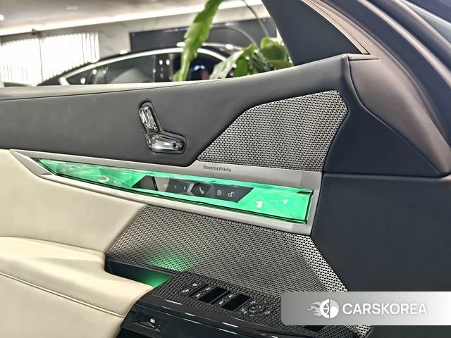 BMW 7 series 2023 Серебристо-серый из Китая, фото 4